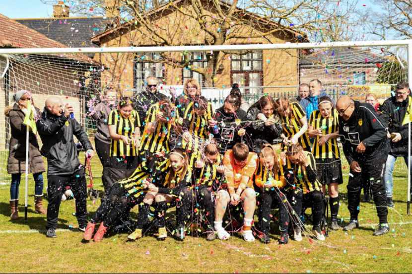 Minster FC U16s Girls celebrate winning their league